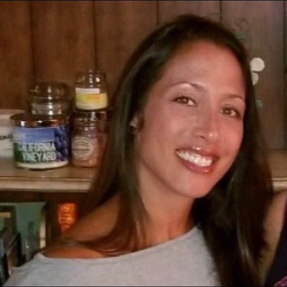 Meet your Posher, Lisa - Picture 1 of 5